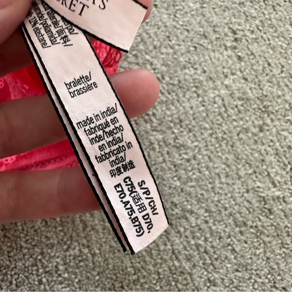 Victoria's Secret Floral Lace High-Neck Underwire Bralette Pink Size Small - Picture 3 of 4